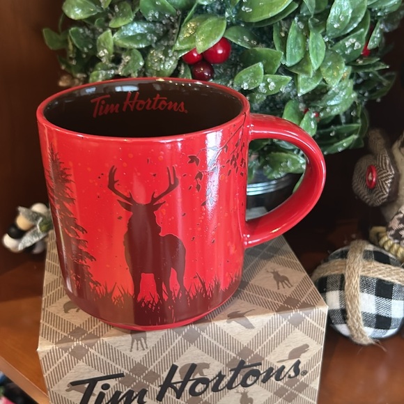 Beautiful collector mug deer on both sides and Tim Horton logo inside of mug - Picture 2 of 3